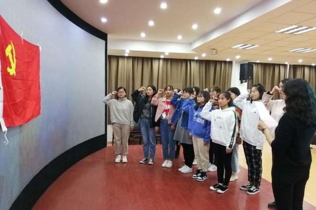 大学生入党有什么利弊？