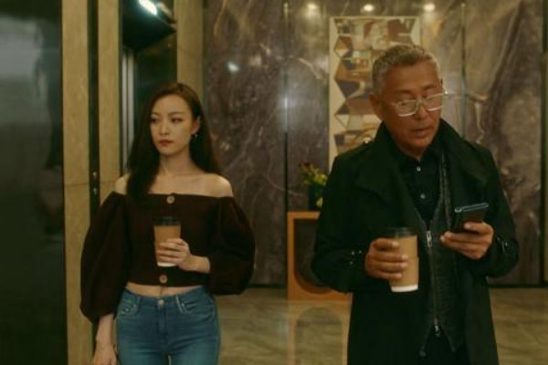 《流金岁月》中的朱锁锁和叶总是什么关系?