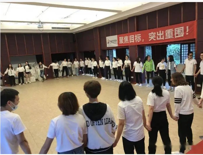 突出重围意思