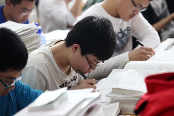 描写声音小的四字词