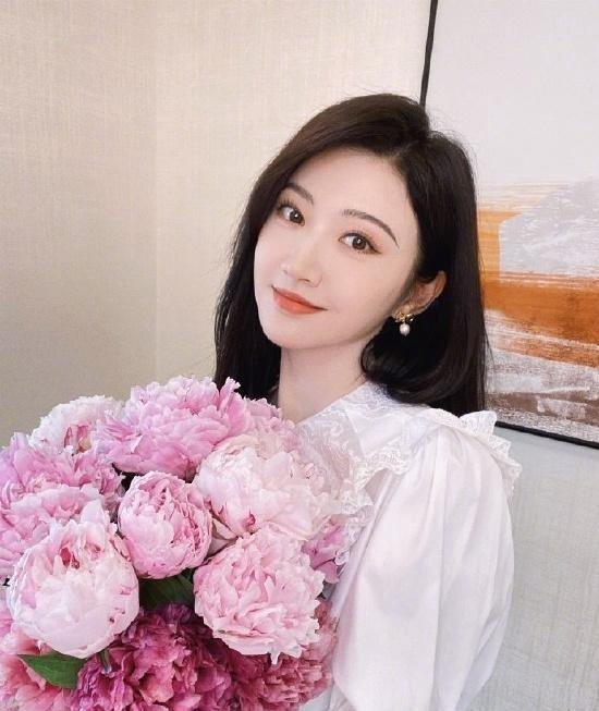 景甜三年内或将不能代言广告？《人民日报》评：应该自醒自律自重