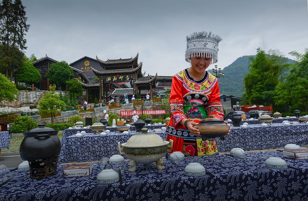 孟晚舟游张家界喝“拦门酒”，拦门酒是个什么样的风俗？