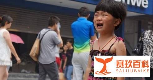 宝宝幼儿园门口边哭边鞠躬，路人都心碎了，孩子入园焦虑怎么办？