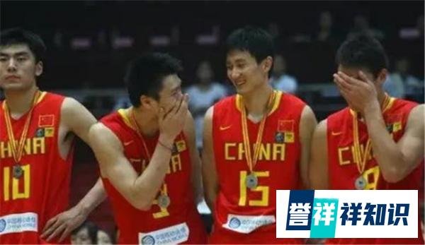 还记得中国男篮的耻辱“偷笑门”事件吗？朱芳雨等人挤兑郭士强？