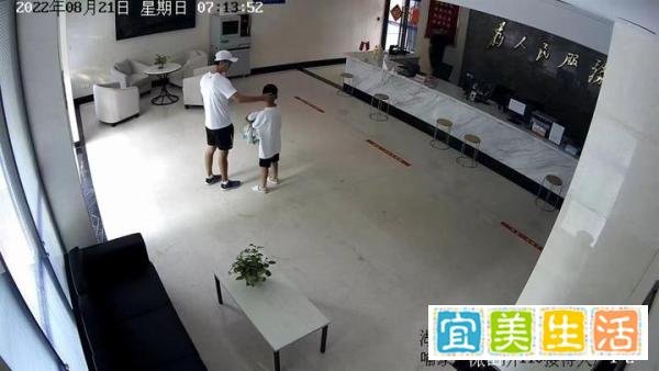 “去派出所睡觉多少钱？”8岁男孩半夜醒来发现父母不见，拨打110如此发问