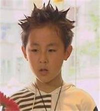 快乐星球 多面体是侯高俊杰演的么？？
