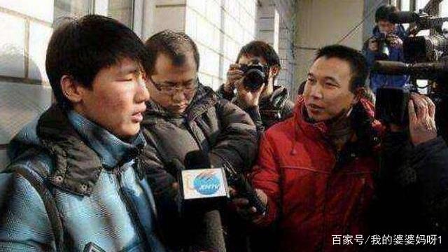 10年前“我爸是李刚”火爆全网,其父成为“四大名爹”,他现在怎样?