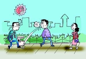 游客为讨彩头不顾劝阻爬城墙,该名游客的素质是否有待提高?