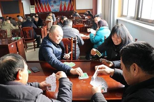 吃饭不许掼蛋!发布通知指引餐企恢复营业的镇江说的“掼蛋”是何意?