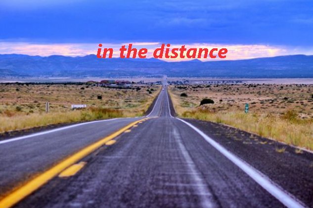 “in the distance”与“at a distance”的区别是什么？