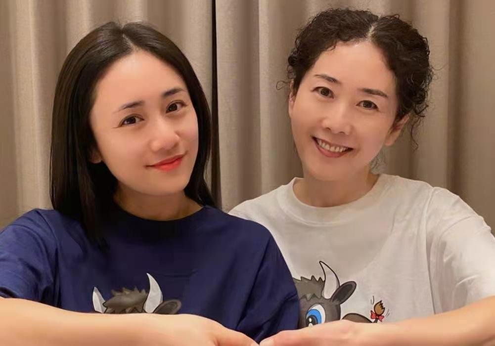 怒怼网友的刘芸，为何晒妈妈照片被辱骂？