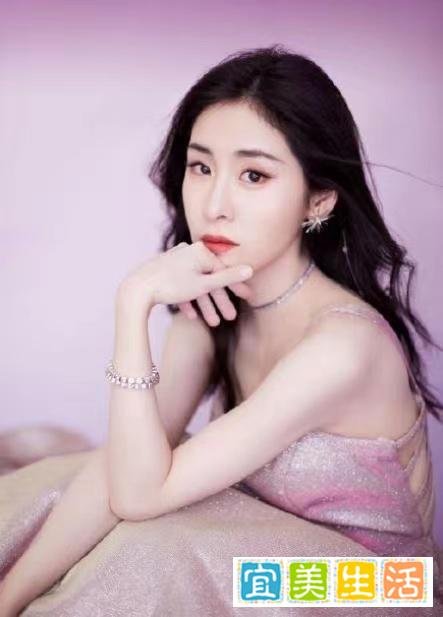 张碧晨罕见发文,为已逝歌手庆生,网友纷纷表示泪目