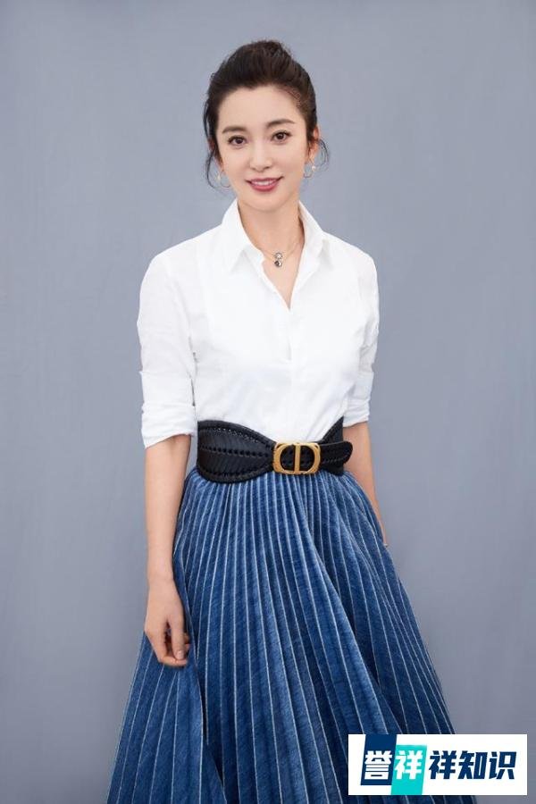 雷佳音夫妇罕见同框 搭配休闲装好低调 这才是平淡爱情的样子
