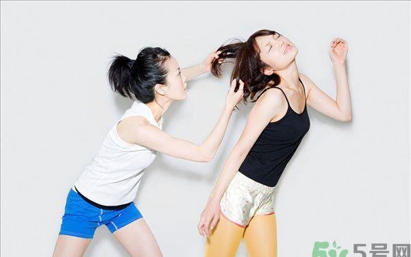 爱上姐姐的男朋友怎么办？爱上不该爱的人怎么办？ 怎样的爱情让人心动