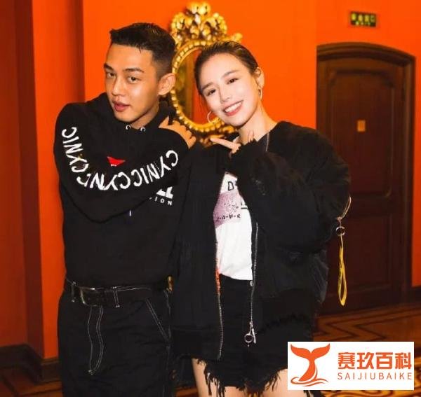 马思纯称与刘亚仁合影“不枉此生”,明星的大型追星现场你见过吗