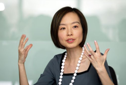 鲁豫终于“发福”不再骨瘦如柴，网友：这样好看多了，你怎么看？