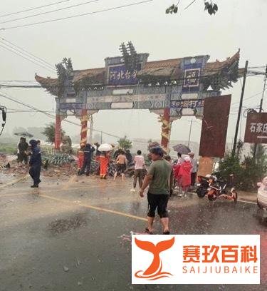 石家庄一牌楼坠落致8人遇难背后：牌楼建造存在转包现象，有的公司为省钱偷工减料
