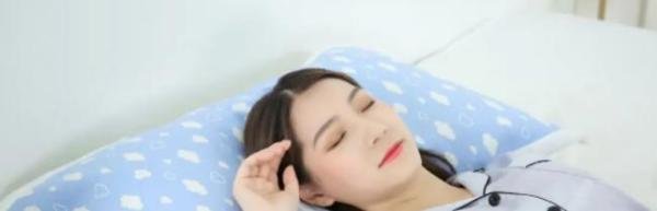 骑枕头是坐着还是躺着