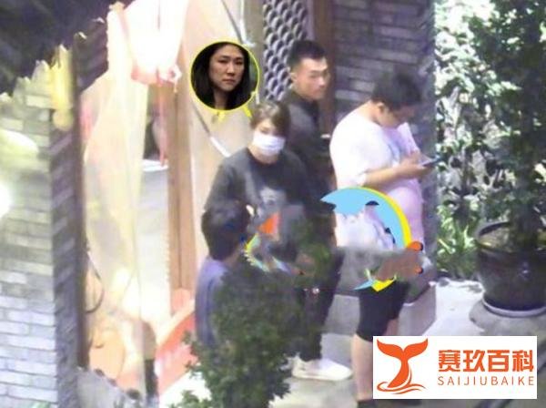 钟汉良隐婚多年,美娇妻罕见露面,身材好颜值高还是他的造型师