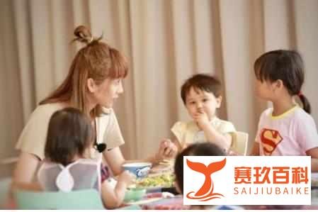 陈浩民老婆蒋丽莎微博晒一家照片,5年生四娃家庭幸福