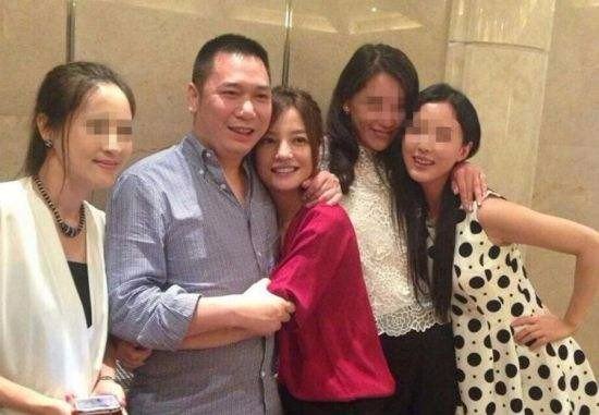 如何看待《一桌没有姑娘的饭局,还能叫吃饭吗》这篇文章?