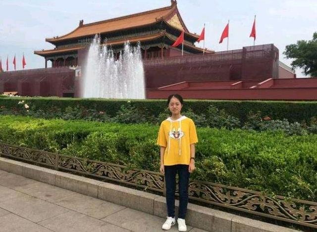 寒门女孩以总分695摘得状元,考上北大,她是如何做到的?