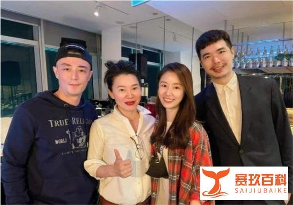 霍建华夫妇约会被偶遇！林心如素颜出镜变化大，脸蛋发福肤色黝黑