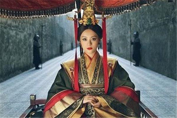 芈槐是芈月的哥哥，为何芈月要把他活活饿死？