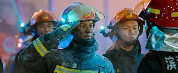 杨紫《沉默的证人》再次改档，三次改档让粉丝失望，网友：凉凉