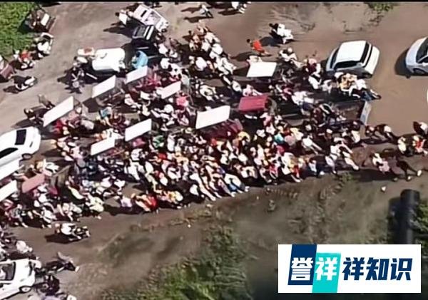 学生踩砖头走泥路入校，学校回应：多年前曾反映过，只是未见行动