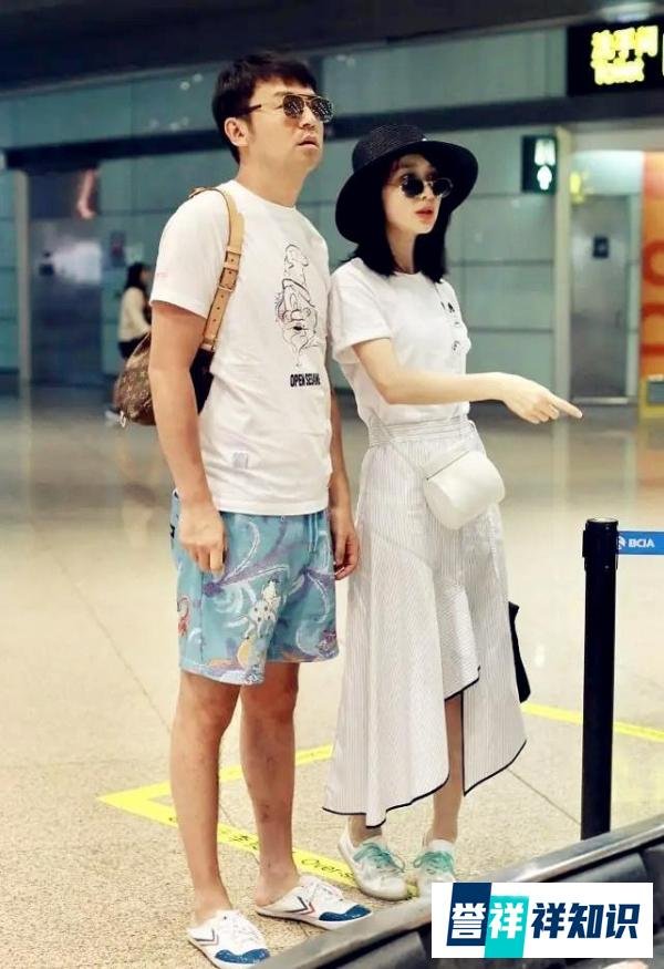 雷佳音夫妇罕见同框 搭配休闲装好低调 这才是平淡爱情的样子