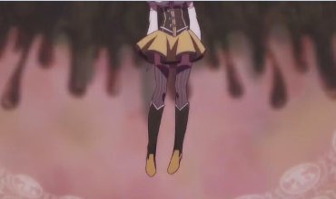求图求图。魔法少女小圆 说是第三话中巴麻美学姐被 夏洛特断了头，就成了什么什么无头学姐。求被断头的几
