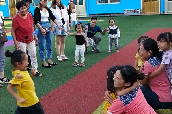 幼儿园相亲相爱节目串词
