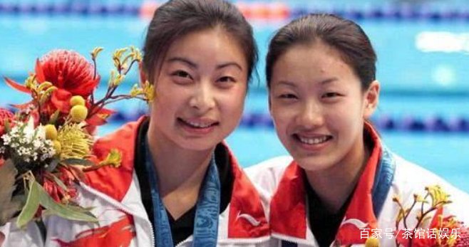梁锦松出轨后伏明霞果断离婚，为什么说她没有人们想象中的那么天真？