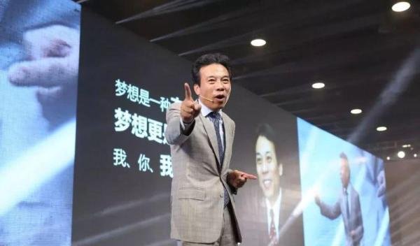 “打工皇帝”离开聚光灯的日子：去年年薪只有50万
