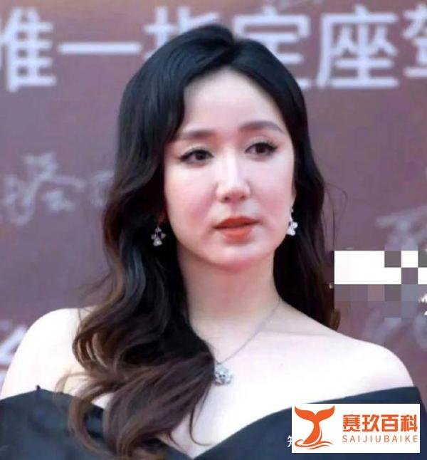 娄艺潇回应被网友P回胡一菲：我很喜欢，我接受自己的所有状态