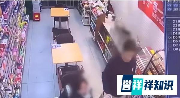 太嚣张!一名外籍男子向女孩泼剩饭,网友:必须严惩
