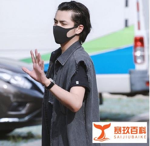 吴亦凡新发型现身机场，却有网友表示撞脸“马大姐”！他俩像吗？