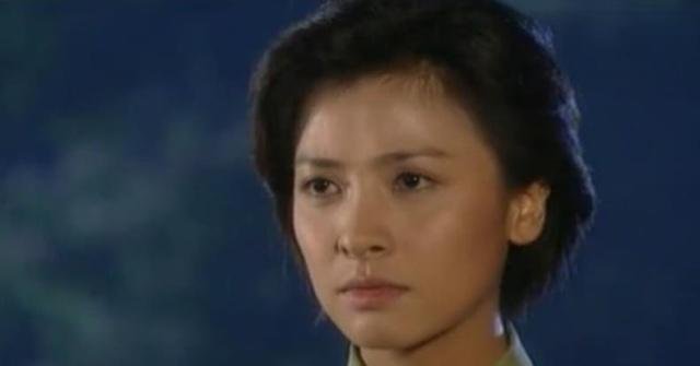 事业当红时嫁为人妻，离婚后独自抚养儿子13年，苏瑾如今怎样了？