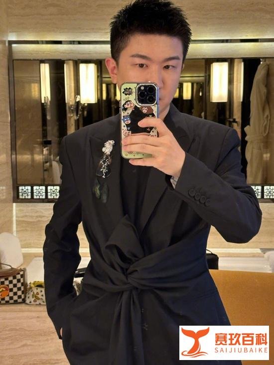 张大大直播时又哭了,发文回应没有合影原因