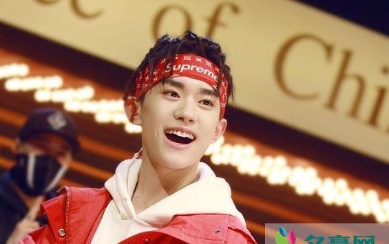 易烊千玺谈恋爱了吗 网曝易烊千玺与杨幂交往真的吗