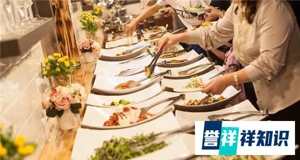 离谱!自助餐商家回应顾客多打荤菜被指责:荤菜过多容易亏本!